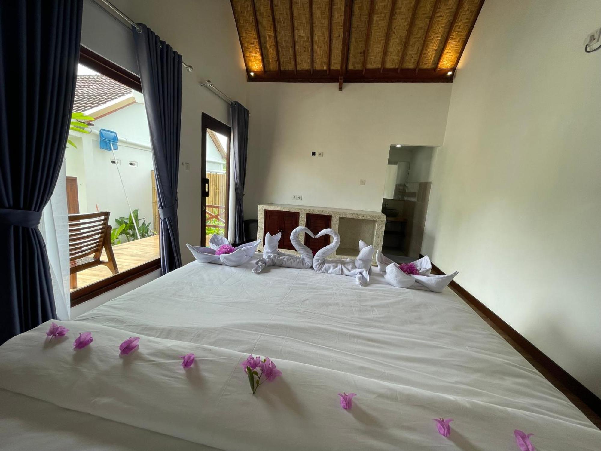 The Local Are Guling Villa Kuta  Exterior photo